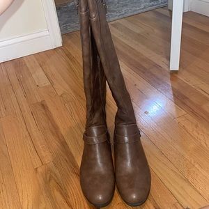 Over the knee boots. Great condition. Barely used.